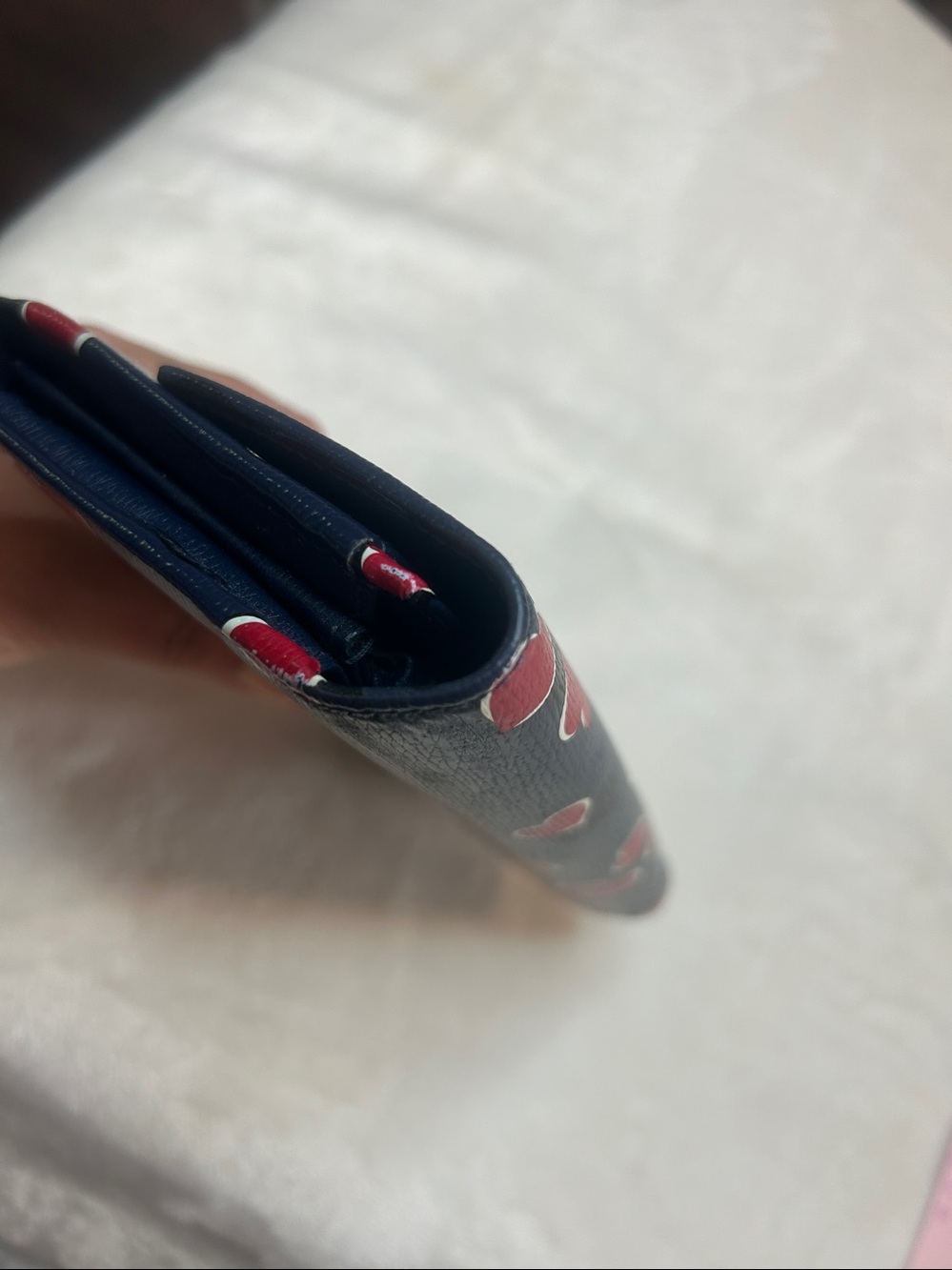 Gucci Navy Wallet LIMITED EDITION with Red Heart Print and Gold Logo NWOT - Picture 11 of 12